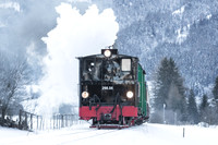 Taurachbahn mit Dampflokomotive im Winter