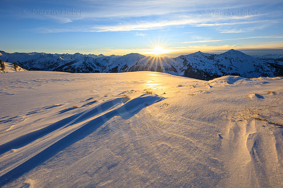 Windlinien im Schnee, Sonnenuntergang