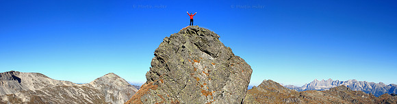 Panorama: Dachsteinmassiv, Steirische und Lungauer Kalkspitze