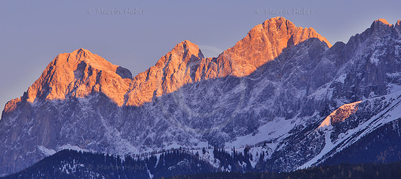 Dachstein-Dreigestirn im ersten Sonnenlicht