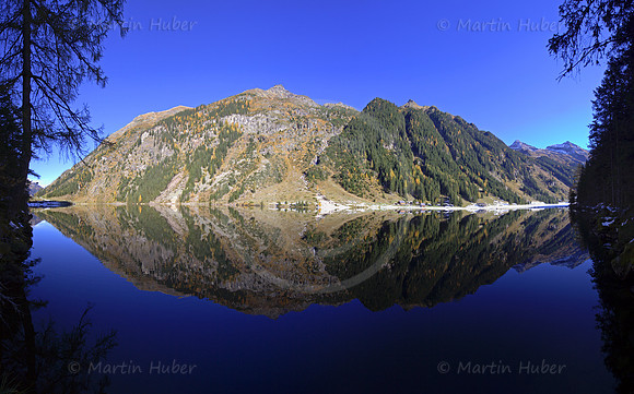 Goldener Herbst am Riesachsee