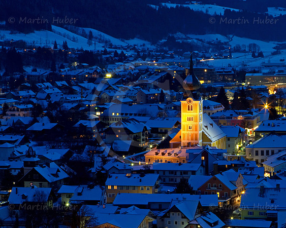 Katholische Kirche Schladming am Morgen des 07.12.2012