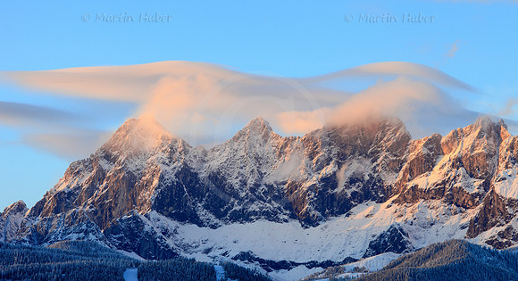 Neuschnee, Föhnwolken und der Dachstein