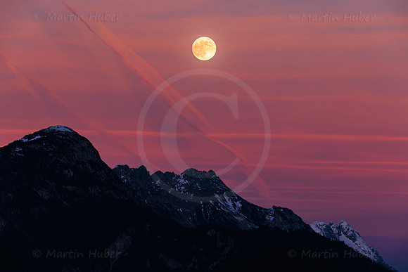 Vollmond mit Stoderzinken, Kammspitze und Grimming