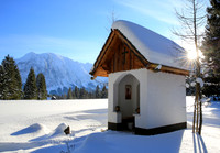Kapelle, Wintersonne und Grimming