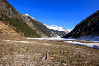 Reste einer mächtigen Lawine am Riesachsee