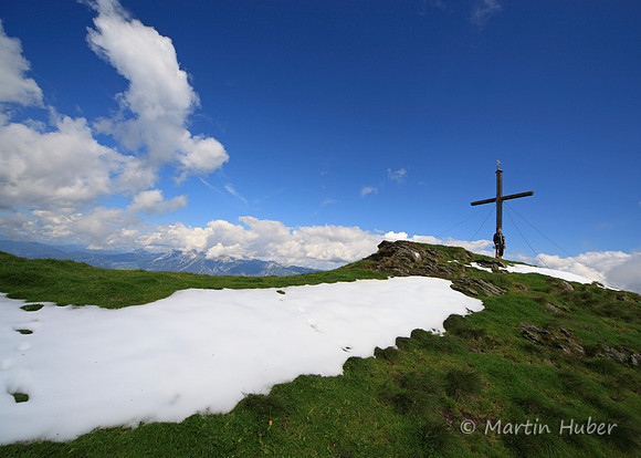 Julischnee auf dem Pleschnitzzinken