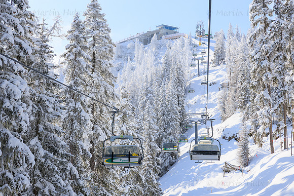 THEMENBILD, Winter-Tourismus, Ski alpin, Skifahren