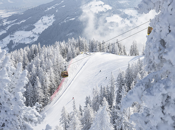 THEMENBILD, Winter-Tourismus, Ski alpin, Skifahren