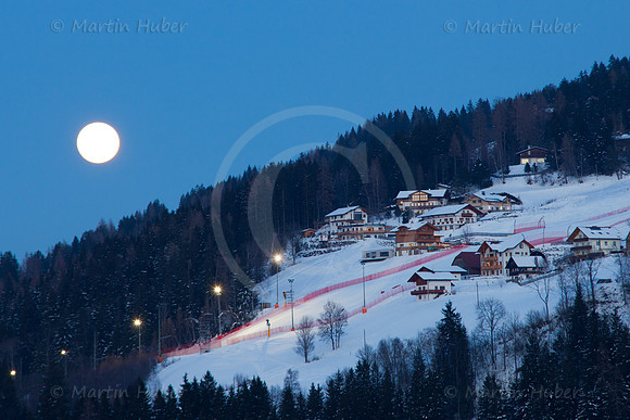 Vollmond über der WM-Piste auf der Planai (Holzhacker)