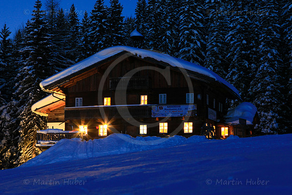 Die Quellbodenhütte in der blauen Stunde