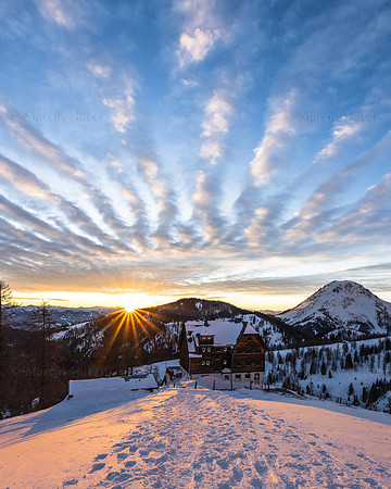 Winter-Sonnenuntergang nahe der Austriahütte