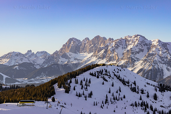 Planai und Dachstein-Gebirge