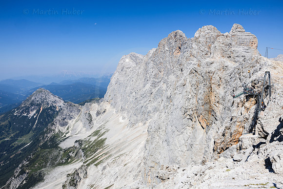 Hoher Dachstein mit Südwand und Nachbargipfeln