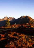 Planai, Herbst, Wanderin auf Aussichtsbank