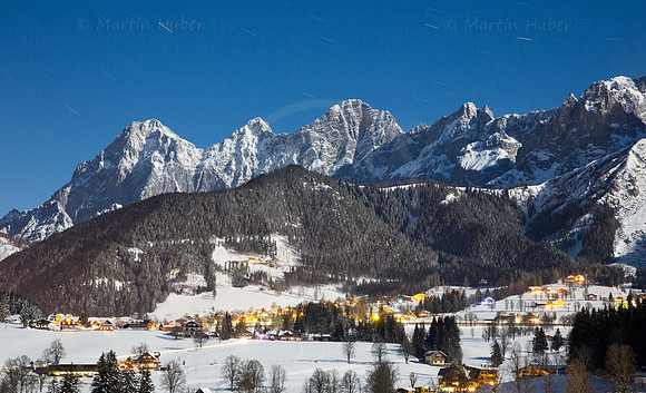Ramsau und Dachstein bei Mondlicht