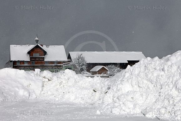Alberlechnerhof mit Schneehaufen