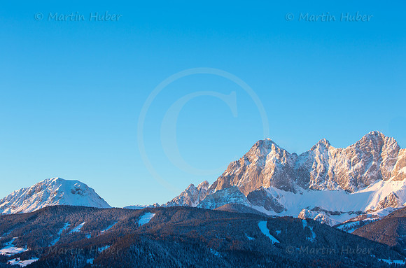 Rötelstein und Dachstein im Winter-Abendlicht