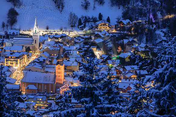 Schladming in der blauen Stunde - Vorstadt am Talbach