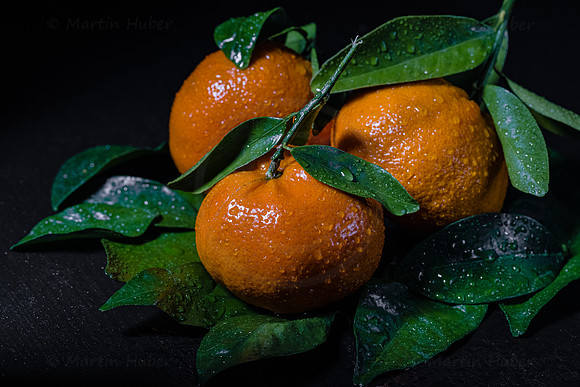 Food-Fotografie, Mandarine mit Blatt