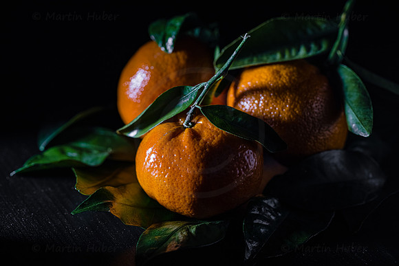 Food-Fotografie, Mandarine mit Blatt