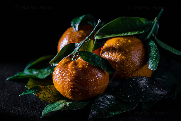 Food-Fotografie, Mandarine mit Blatt