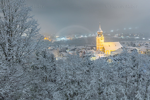 Schladming bei Nacht, katholische Kirche