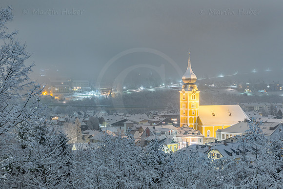 Schladming bei Nacht, katholische Kirche