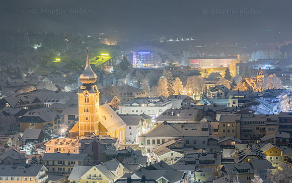Schladming bei Nacht, katholische Kirche