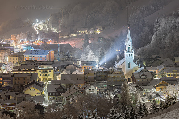 Schladming bei Nacht, evangelische Kirche