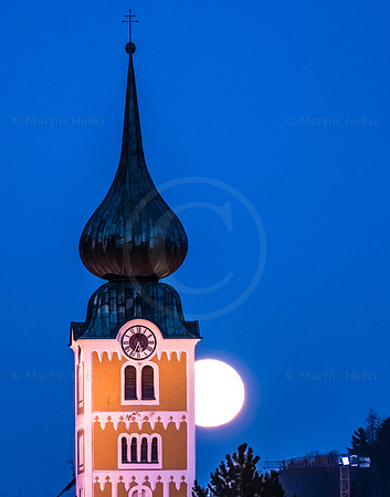 Katholische Kirche Schladming und Vollmond
