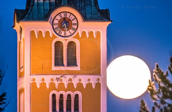 Katholische Kirche Schladming und Vollmond