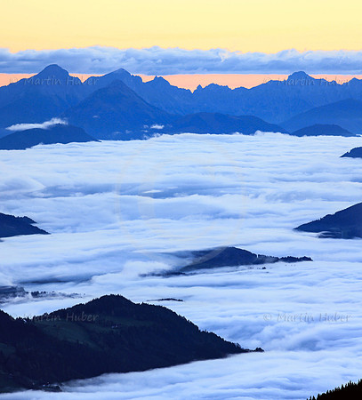 Nebel im Ennstal und Gesaeuseberge