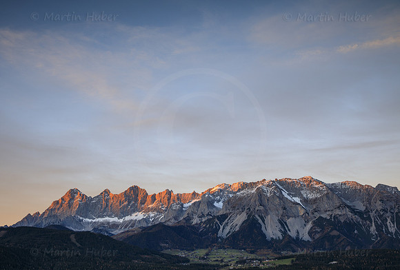 Dachstein-Gebirge im letzten Sonnenlicht