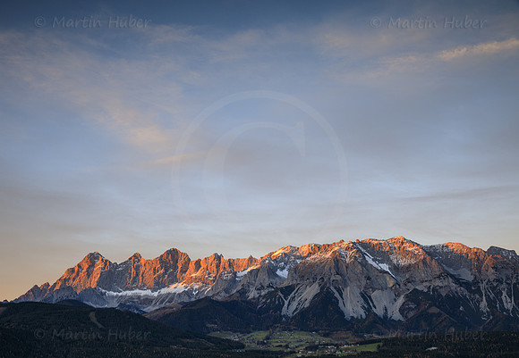 Dachstein-Gebirge im letzten Sonnenlicht