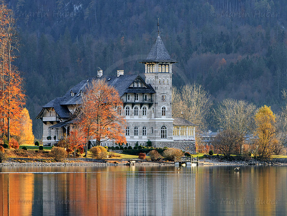 Schloss Grundlsee im Herbst