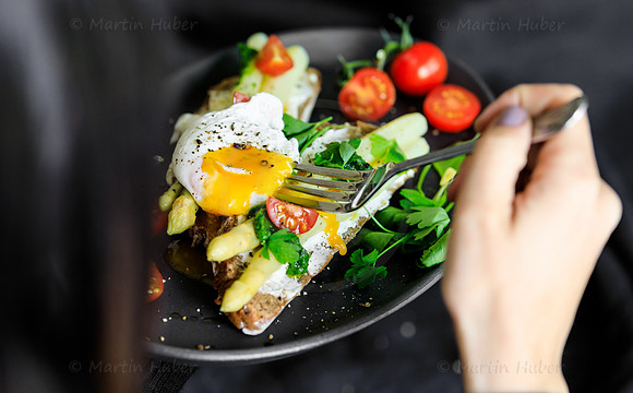 Food-Fotografie, Spargel und pochiertes Ei