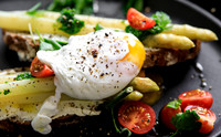 Food-Fotografie, Spargel und pochiertes Ei