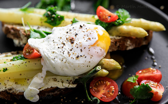Food-Fotografie, Spargel und pochiertes Ei