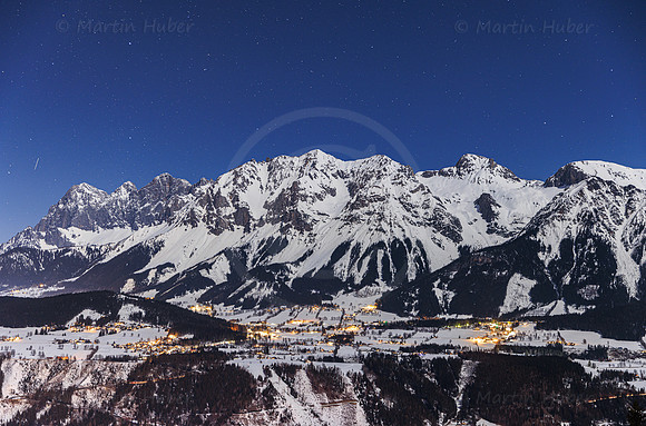 Ramsau und Dachstein in einer Winter-Mondnacht