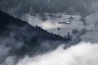 Ein Bauernhof im November-Frost