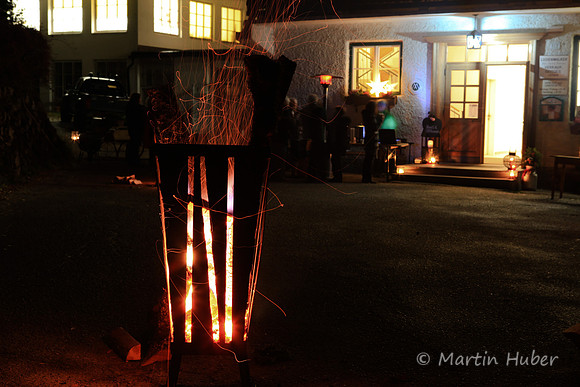 Holzfeuer vor der Lodenwalke