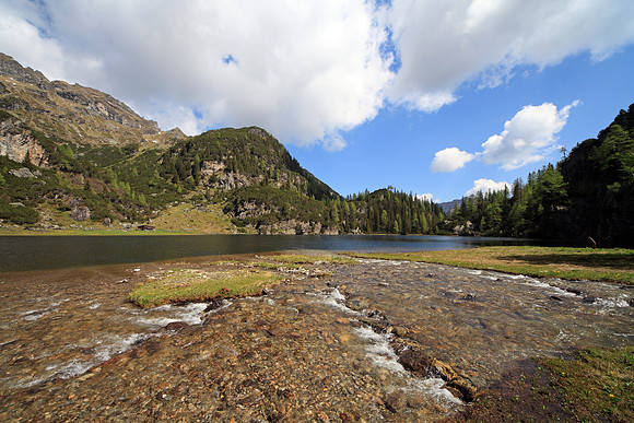 Der Landauersee mit Zufluss (Giglachbach)