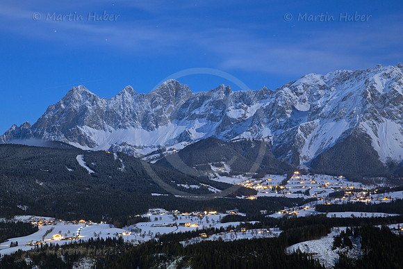 Ramsau und Dachsteingebirge im Mondlicht