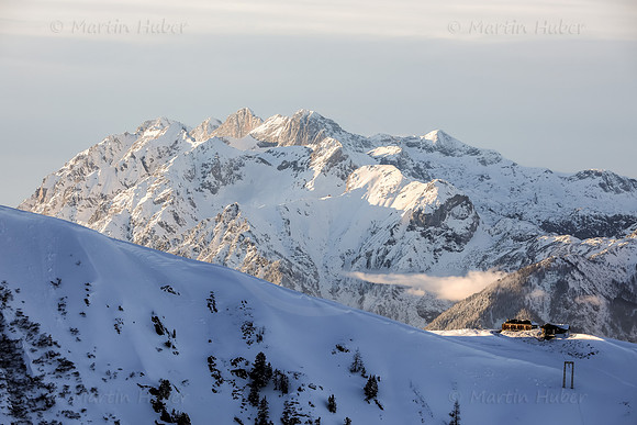 Pleschnitzzinkenhütte und Dachstein-Gebirge