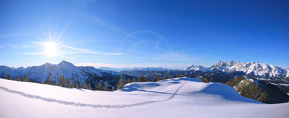 Skitour, Spur mit Blick zum Dachstein