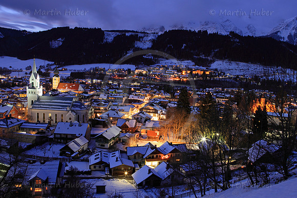 Schladming mit evangelischer und katholischer Kirche