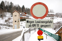 THEMENBILD, Straßensperre Sölk