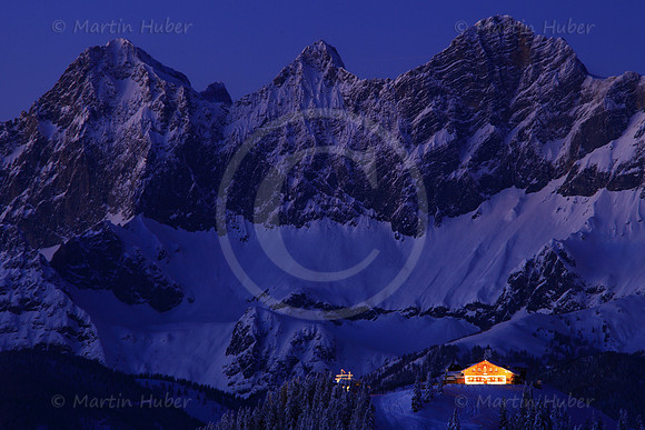 Die Hochwurzenhütte vor dem Dachstein