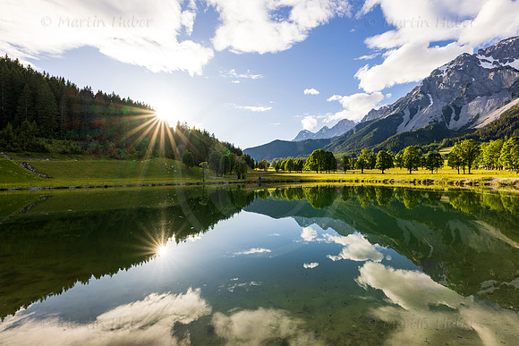 THEMENBILD, Frühling in den Bergen, Dachsteingebirge, Spiegelung